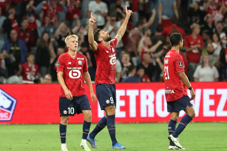 Le Français Olivier Giroud célèbre son but lors du match de Ligue 1 entre Lille et Monaco au stade Pierre-Mauroy de Villeneuve-d'Ascq le 24 août 2025