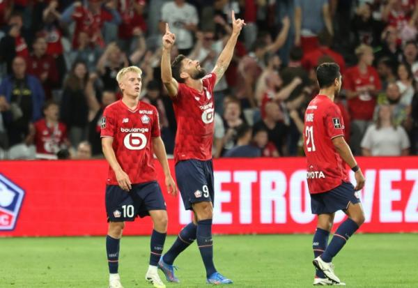 Le Français Olivier Giroud célèbre son but lors du match de Ligue 1 entre Lille et Monaco au stade Pierre-Mauroy de Villeneuve-d'Ascq le 24 août 2025
