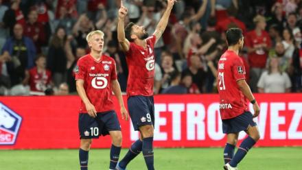 Le Français Olivier Giroud célèbre son but lors du match de Ligue 1 entre Lille et Monaco au stade Pierre-Mauroy de Villeneuve-d'Ascq le 24 août 2025
