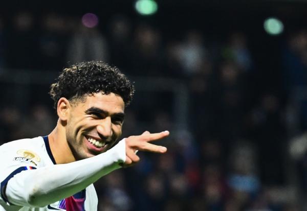 Le défenseur marocain du Paris SG Achraf Hakimi a inscrit un triplé contre Le Havre en match de la 9e journée de Ligue 1 le 30 octobre 2026 au Havre