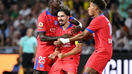 Le milieu portugais du Paris SG Vitinha (centre) après son but contre Nantes pour la première journée de Ligue 1 à Nantes le 17 août 2025
