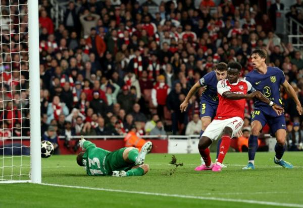 L'attaquant d'Arsenal Bukayo Saka marque le but de la qualification contre l'Atlético Madrid mardi en demi-finale de la Ligue des champions à l'Emirates Stadium de Londres.