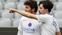Les milieux portugais du Paris SG Joao Neves (à gauche) et Vitinha, le 5 mai 2026 à Munich