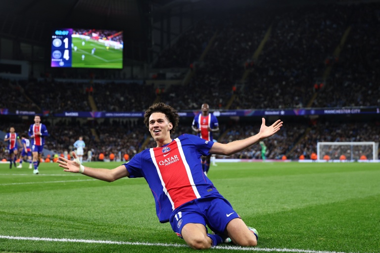Maghnes Akliouche, un des buteurs parisiens lors de la victoire du PSG contre Manchester City 4-2 en Ligue des champions, le 14 octobre 2026 à l'Etihad Stadium
