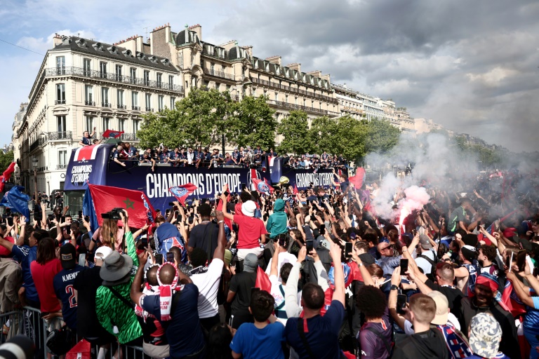 La parade des joueurs du PSG champions d'Europe, sur les Champs-Elysées, le 1er juin 2025 à Paris