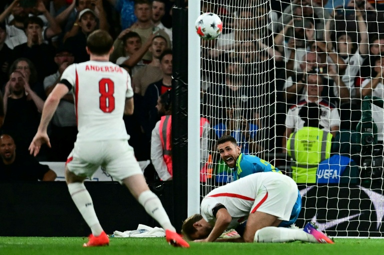 Harry Kane rate un penalty pour l'Angleterre face à l'Espagne, le 26 septembre 2026 à Wembley