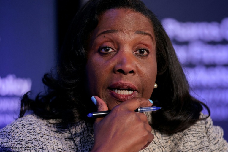 Lisa Cook, un des sept membres du Conseil des gouverneurs de la Réserve fédérale américaine, lors d'une conférence à Washington, le 20 novembre 2025
