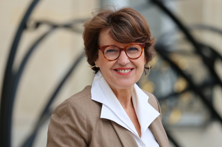 La ministre de l'Agriculture, Annie Genevard, quitte le palais de l'Elysée, à Paris, le 10 juin 2026