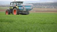 L'examen du projet de loi d'urgence agricole s'apprête à prendre une dimension politique assez inflammable avec l'ajout probable en commission au Sénat de mesures décriées de la loi "Duplomb" sur la réintroduction dérogatoire de certains pesticides