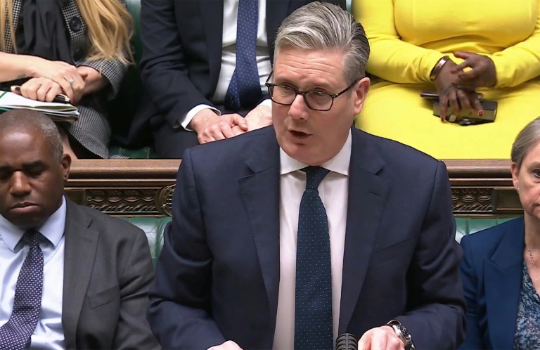 Image tirée d'une séquence diffusée par l'Unité d'enregistrement du Parlement britannique (PRU) sur le site web Parliament TV, le 2 mars 2026, montrant le Premier ministre britannique, Keir Starmer, s'exprimant devant le Parlement sur la situation au Moyen-Orient
