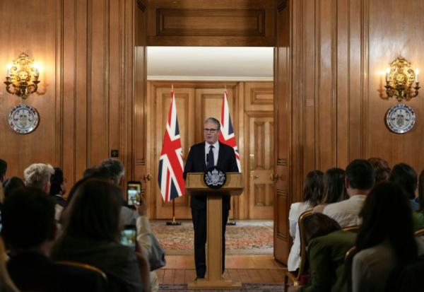 Le Premier ministre britannique Keir Starmer s'exprime lors d'une conférence de presse à Londres le 15 juin 2026