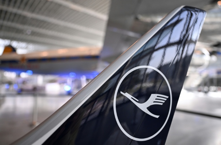 Le premier groupe de transport aérien européen Lufthansa a dit envisager davantage de liaisons directes pour l'Asie et l'Afrique