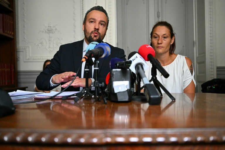 L'avocat Pierre Debuisson donne une conférence de presse avec la mère de la petite Rosa, le 9 juin 2026 à Toulouse 