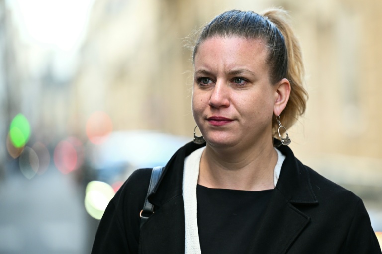 La cheffe de file des députés LFI, Mathilde Panot, devant  l'Hôtel Matignon après avoir participé à une réunion des dirigeants des partis sur le conflit en Iran, organisée par le Premier ministre, Paris, le 11 mars 2026