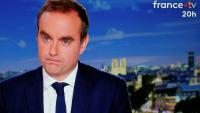 Le Premier ministre sortant, Sébastien Lecornu, sur le plateau de la télévision  France 2 à Paris, le 8 octobre 2025
