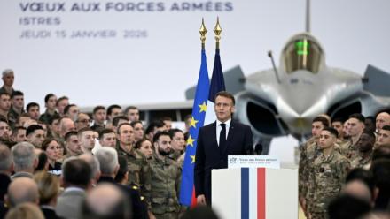 Le président Emmanuel Macron présente ses voeux aux forces armées sur la base aérienne militaire d'Istres, le 15 janvier 2026 dans les Bouches-du-Rhône