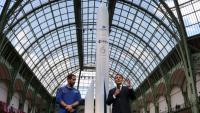 Le président Emmanuel Macron (D)aux côté de l'astronaute français Thomas Pesquet (G) à  Paris le 9 septembre 2026