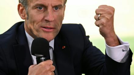 Le président Emmanuel Macron au lycée français de Nicosie, le 23 avril 2026