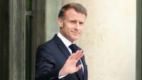 Le président Emmanuel Macron sur le perron de l'Elysée, le 23 juillet 2025 à Paris