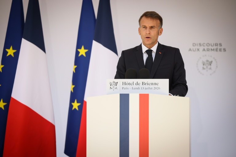 Le président Emmanuel Macron lors du traditionnel discours aux armées à l'hôtel de Brienne, à Paris, le 13 juillet 2026, à la veille du défilé annuel du 14 Juillet