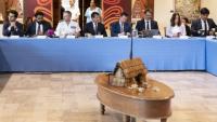 Le ministre des Outre-Mer, Manuel Valls (c), à Nouméa, le 20 août 2025