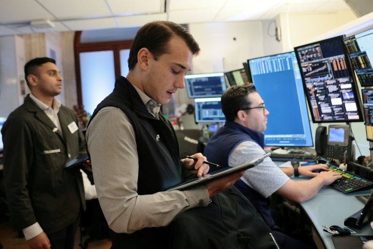 Traders au York Stock Exchange le 14 septembre 2026.