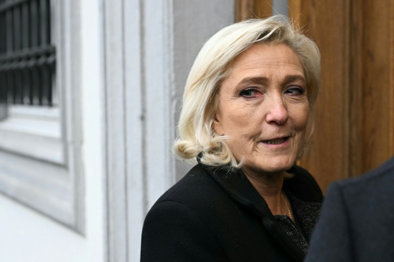 La présidente du groupe parlementaire RN à l'Assemblée nationale, Marine Le Pen, à Bruxelles le 17 décembre 2025