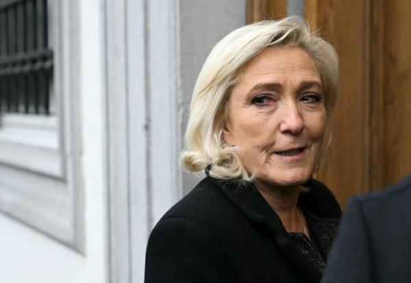 La présidente du groupe parlementaire RN à l'Assemblée nationale, Marine Le Pen, à Bruxelles le 17 décembre 2025