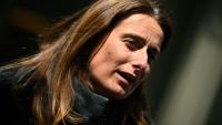 La patronne des Ecologistes Marine Tondelier devant des journalistes après une rencontre avec le Medef, Paris, le 23 avril 2026
