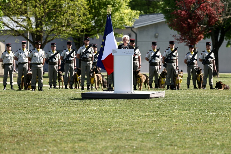 La ministre de la Défense Catherine Vautrin, lors de l'hommage national le 28 avril 2026 à Suippes (Marne) au sergent Anicet Girardin, mort à 31 ans des suites de ses blessures après une embuscade au Liban