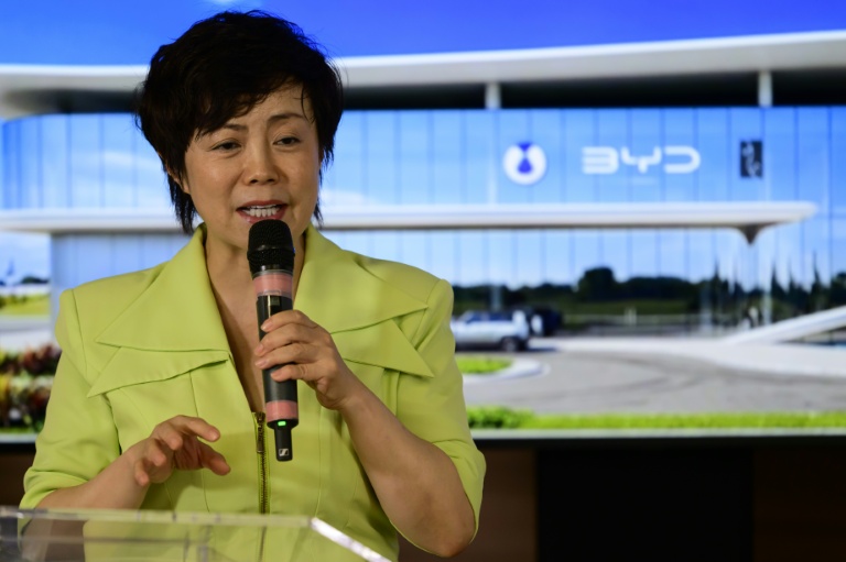Stella Li, la dirigeante de BYD, à Rio de Janeiro, au Brésil, le 13 mars 2026.