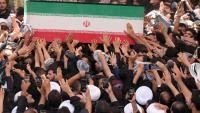 Des fidèles portent le cercuil de l'ex-guide suprême Ali Khamenei, lors d'une procession dans la ville sainte chiite de Najaf en Irak, le 8 juillet 2026 