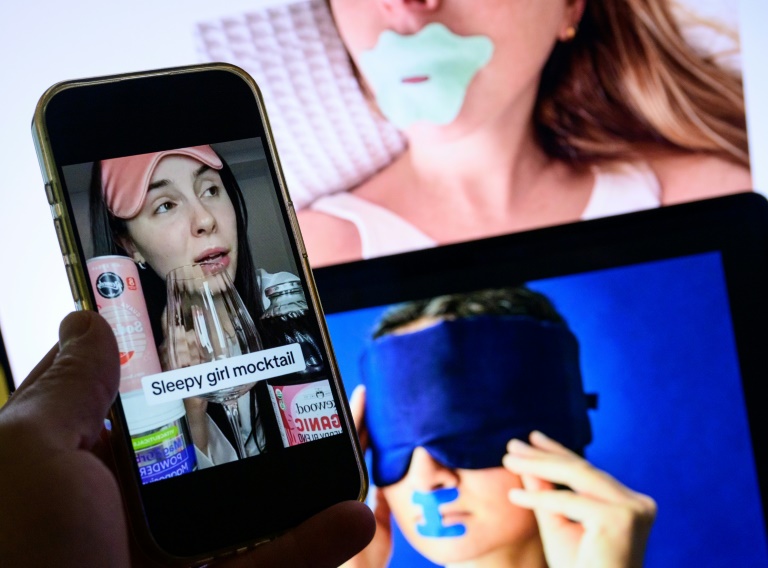 Photo montrant des images de réseaux sociaux d'influenceurs en