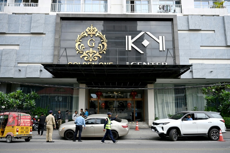 Un bâtiment soupçonné d’abriter un centre d’opérations de cyberarnaque, à Phnom Penh, le 11 mars 2026, au Cambodge