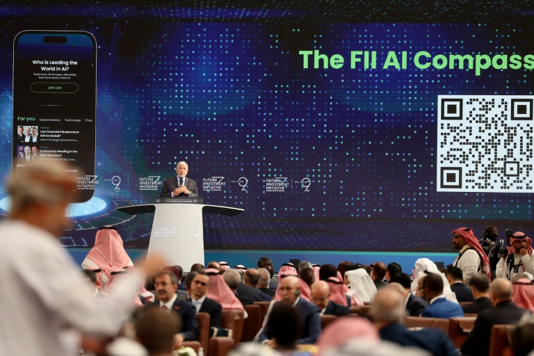 Richard Attias, président du comité exécutif et directeur général par intérim de l'Institut Future Investment Initiative (FII), à l'ouverture de la 9e édition de la Future Investment Initiative à Ryad, le 28 octobre 2025 en Arabie saoudite