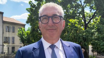 Le maire d'Alès, Christophe Rivenq, le 27 juillet 2026 à Alès, dans le Gard