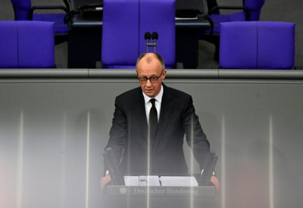 Le chancelier allemand Friedrich Merz prononce un discours au Bundestag, à Berlin, le 24 février 2026