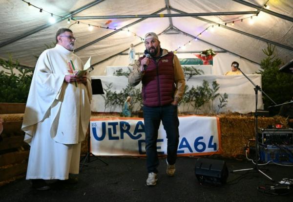 Jérôme Bayle, figure de la contestation des agriculteurs, lors de la messe de Noël sur l'autoroute A64 à Carbonne (Haute-Garonne) le 24 décembre 2025