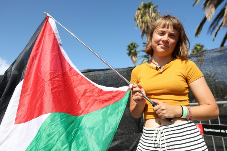 La militante suédoise Greta Thunberg le 30 août 2025 à Barcelone, où il est prévu qu'elle appareille le lendemain pour Gaza