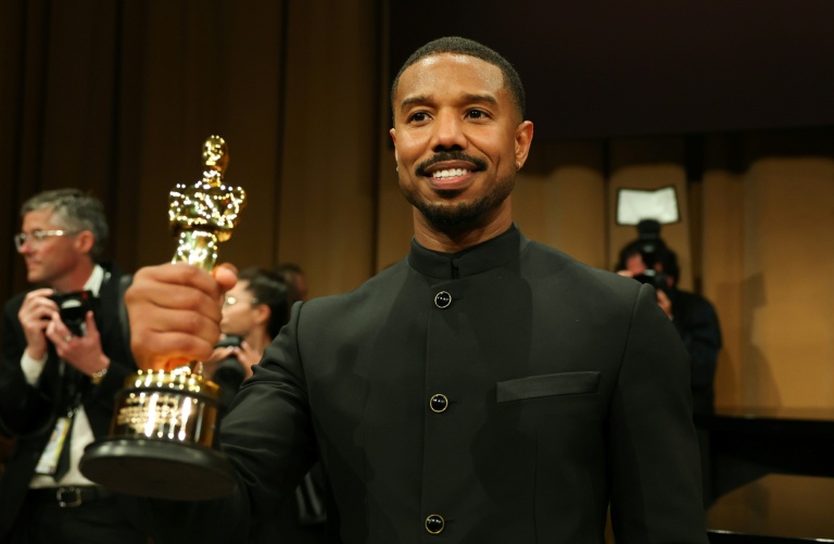 L'acteur américain Michael B. Jordan reçoit l'Oscar du meilleur acteur pour son rôle dans 