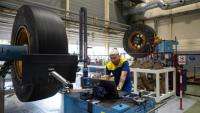 Un employé au Centre d'essai Michelin à Almeria, le 9 juin 2026 en Espagne