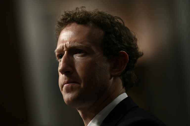 Le patron et cofondateur de Meta, Mark Zuckerberg, assiste à une audition de la commission judiciaire du Sénat américain, à Washington, le 31 janvier 2024