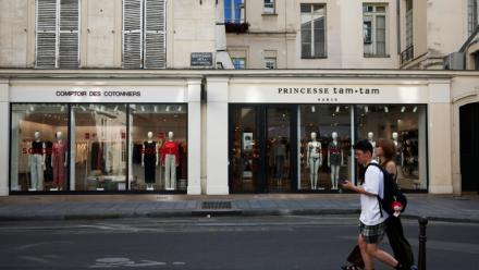 Deux boutiques Comptoir des cotonniers et Princesse tam tam à Paris le 2 juillet 2025