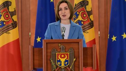 La présidente de la Moldavie Maia Sandu lors d'une conférence de presse à Chisinau le 29 septembre 2025, au lendemain de la victoire de son parti pro-européen aux législatives
