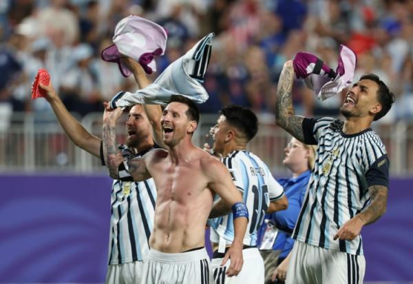 L'Argentine de Lionel Messi fête sa victoire contre la Suisse et sa qualification en demi-finale du Mondial, le 11 juillet 2026 à Kansas City