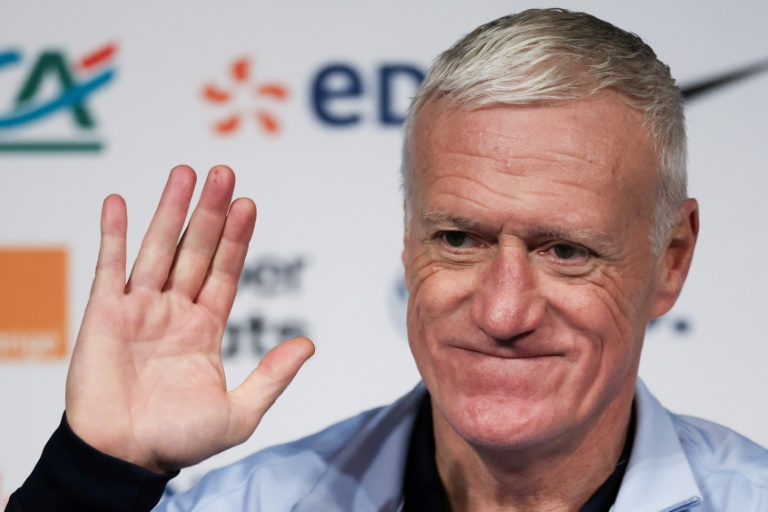 Didier Deschamps s'adresse aux journalistes durant une conférence de presse, le 12 novembre 2025 au Parc des Princes, à Paris