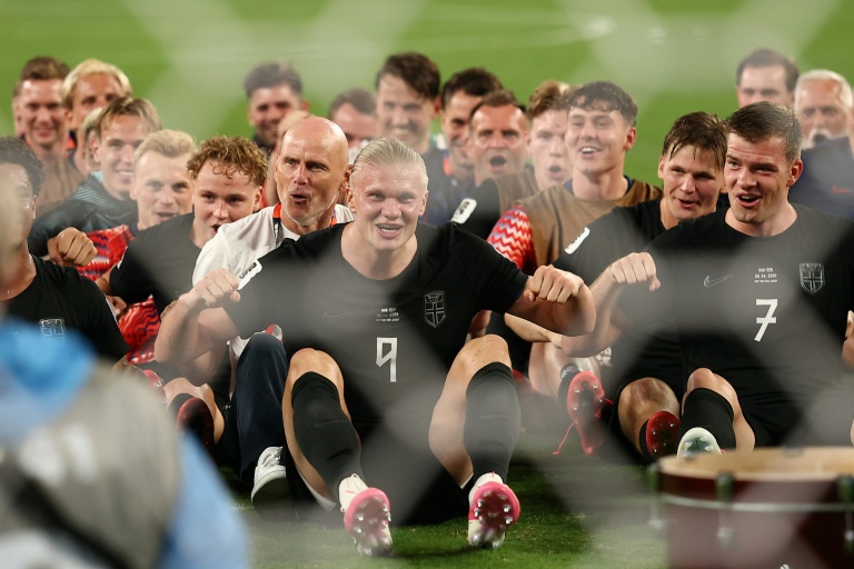 Erling Haaland et ses partenaires célèbrent leur qualification en 16e de finale après leur victoire contre le Sénégal, le 22 juin 2026 à East Rutherford, dans le New Jersey