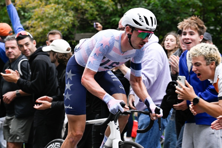 L'Américain Brandon McNulty, champion du monde de cyclisme sur route, pendant la course le 27 septembre 2026 à Montréal