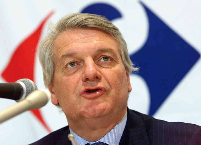 Daniel Bernard, PDG de Carrefour, lors d'une conférence de presse à au Japon, le 7 décembre 2000