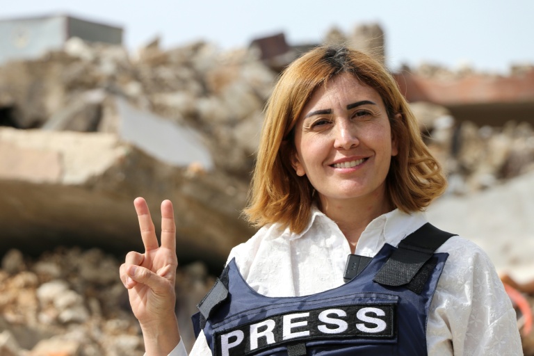 La journaliste Amal Khalil, correspondante du quotidien Al-Akhbar, dans le village frontalier de Jebbainn, au sud du Liban, en 2024